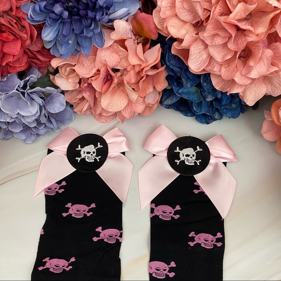 Gothic Long Black Knee High Stockings with Skulls & Pink Bows - Picture 9 of 16